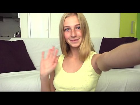 ❤️ Kiam mi enuas, mi pigre masturbas mian rozkoloran kuzon ☑ Pornvideo ĉe ni ❤