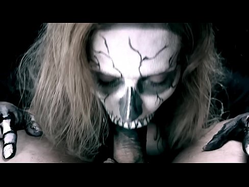 ❤️ Demona knabino suĉanta kokon per sia nigra buŝo kaj glutante kumon. ☑ Pornvideo ĉe ni ❤