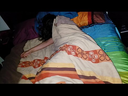 ❤️ Vicfilo kritikante sian junan duonpatrinon dum ŝi dormas. ☑ Pornvideo ĉe ni ❤